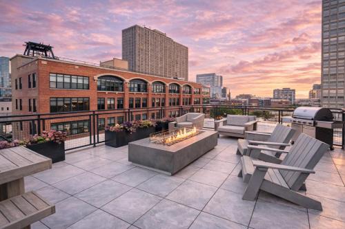 Near South Side Apartment | McCormick Place 2BR Oasis with Optional Parking, Patio, Gym for up to 6 guests Near Museum Campus, Grant Park & Soldier Field