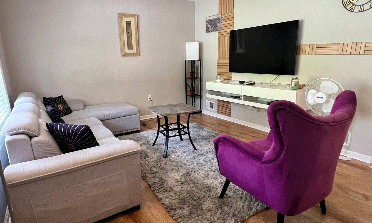 North Versailles Apartment | McEarth’s Haven - Your Home Away From Home