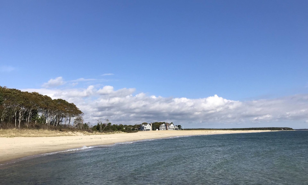 Popponesset House | MCM Gem in New Seabury w/heated pool, sleeps up10