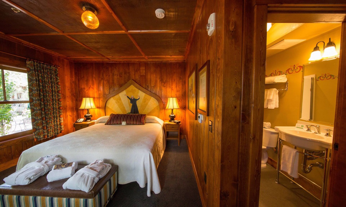 Old Bend Hotel | McMenamins Old St. Francis