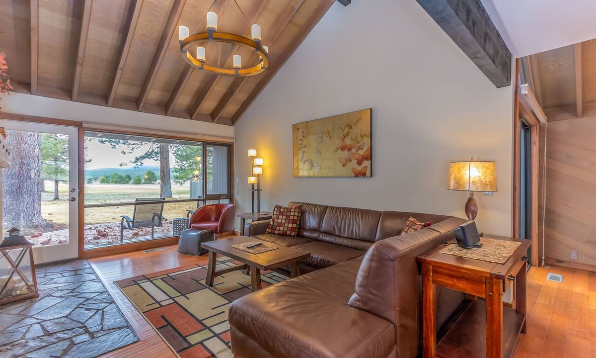 Sunriver Condo | MEAD49 - Beautiful Condo with AC and Gas Fireplace