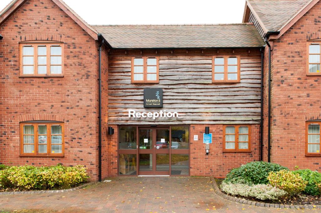 Stratford-upon-Avon Hotel | Meadow Farm Redditch by Marstons Inns