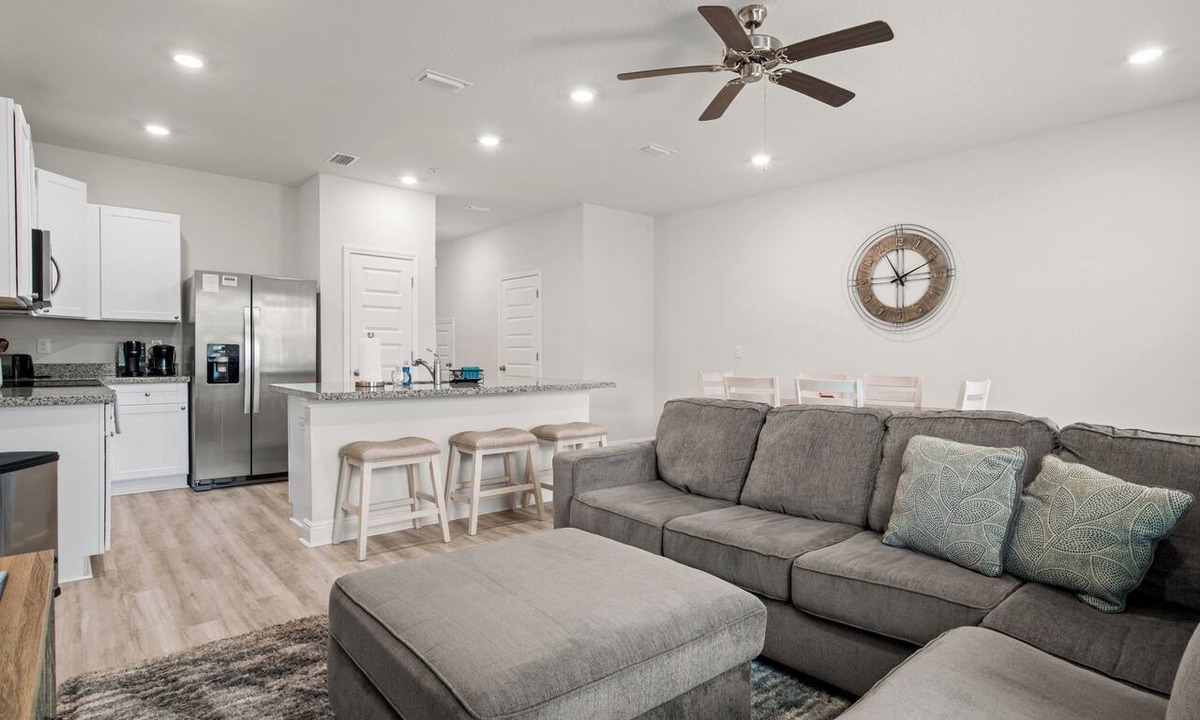 Florida Panhandle House | Meadow Flower Townhome-Downtown, Beaches, & UWF