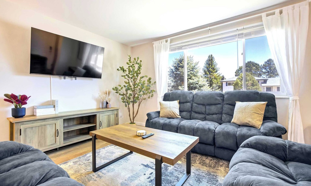 West Colorado Springs House | Meadow Gate! Spacious Family Home w/Fenced Yard