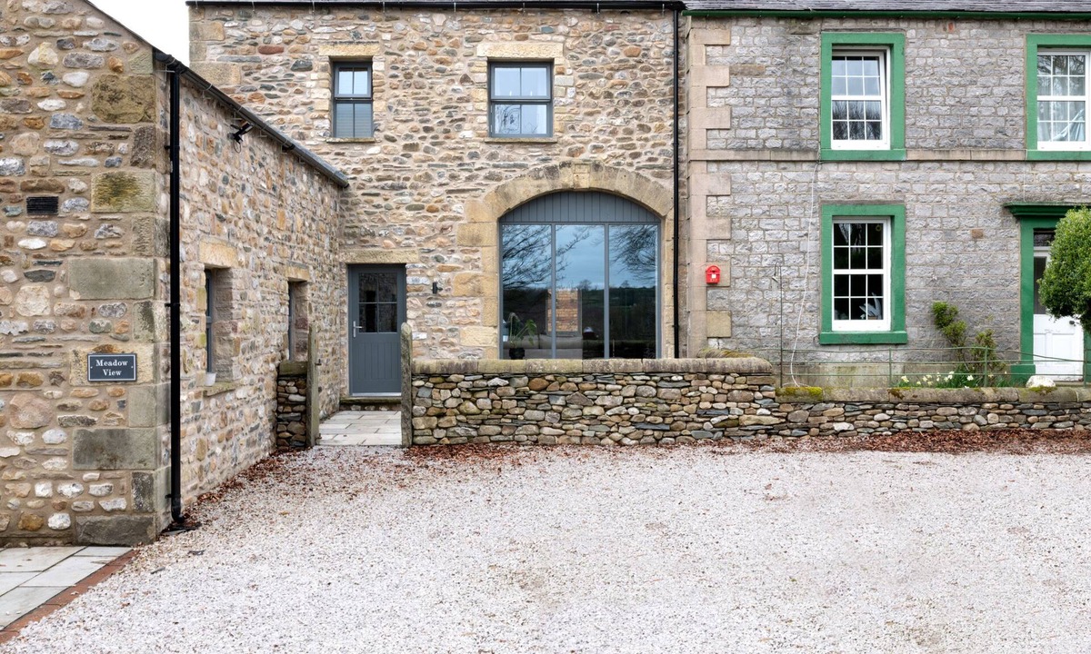 Ingleton House | MEADOW VIEW COTTAGE, pet friendly, with open fire in Ingleton