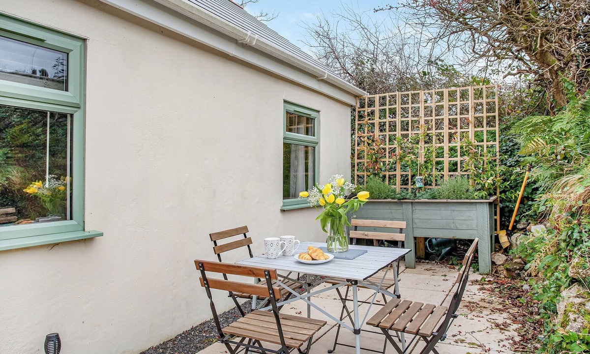 Carnkie Cottage | Meadow View - UK44608