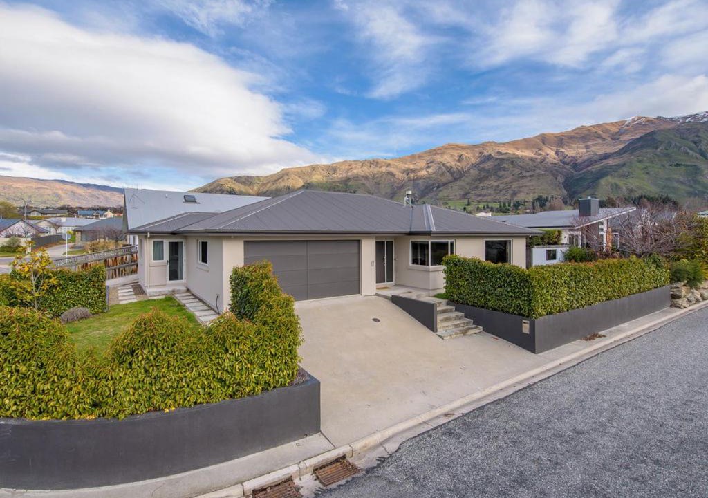 Wanaka House | Meadowstone Retreat - Wanaka Holiday Home