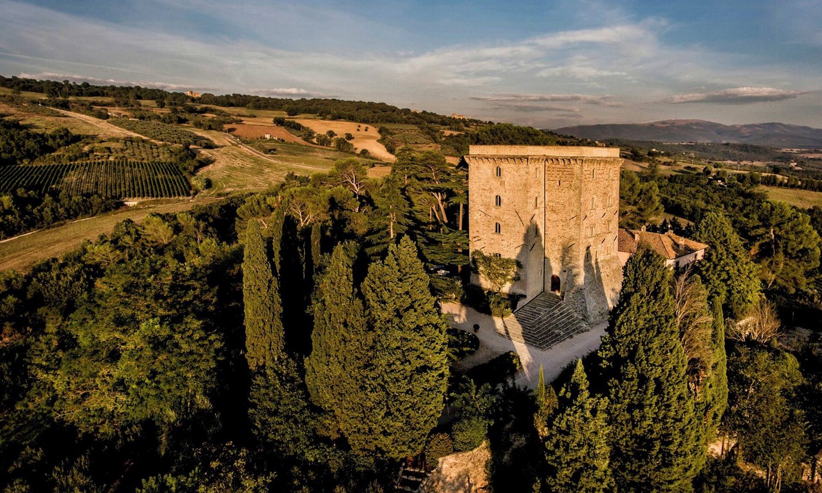 Loreto House | Medieval tower with panoramic views in Todi