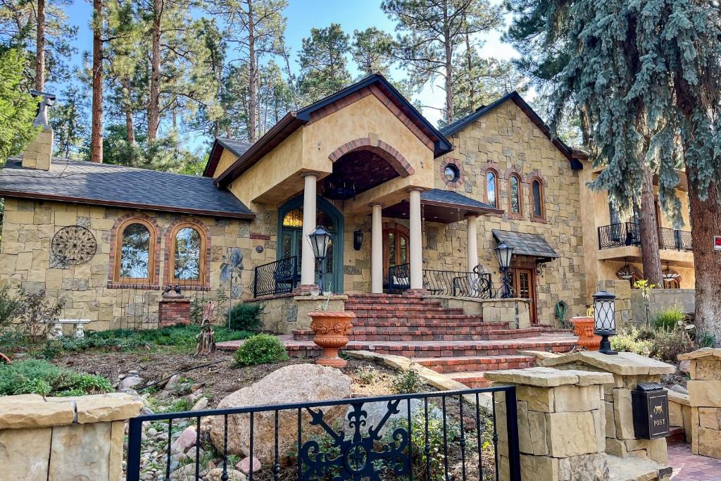 Broadmoor House | Mediterranean Mountain Memories