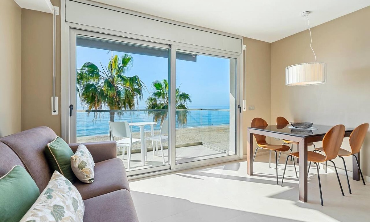 Torredembarra Apartment | Mediterranean sea views while having breakfast