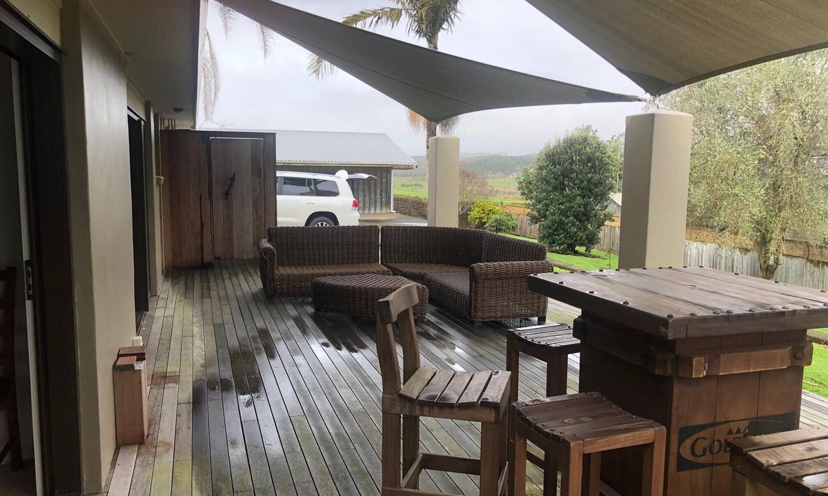 Waihi Beach House | Mediterranean-style home in cul-de-sac a few minutes walk to shops and beach.