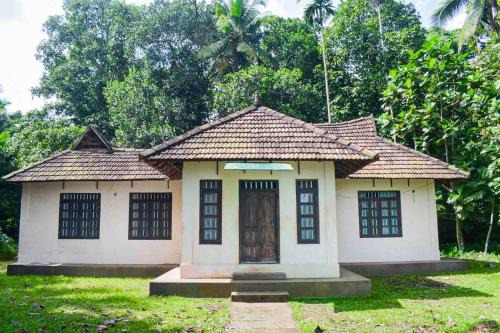 Perumbaikad House | Meenachil Cliff