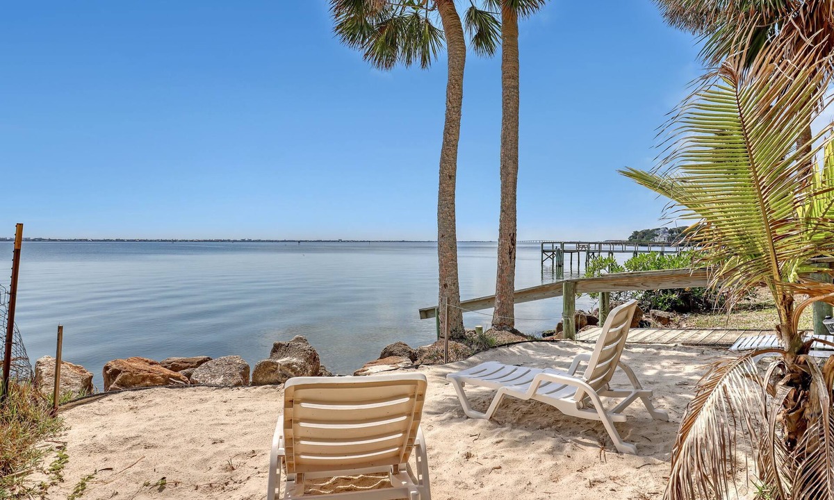 Sunny Point Apartment | Melbourne Waterfront - 1 Bed 1 Bath - Entire Apartment