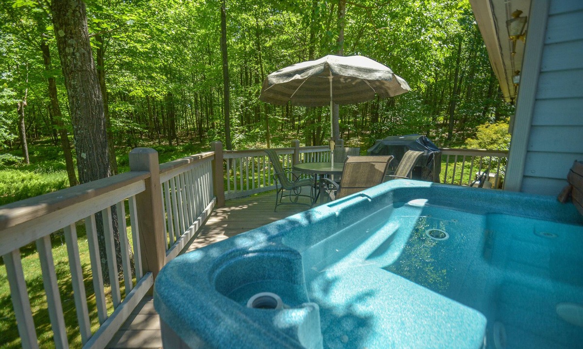 Mountainside House | Memory Lane | Pet Friendly, Family Home, Hot Tub!
