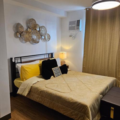 Las Pinas Hotel | Mench Staycation