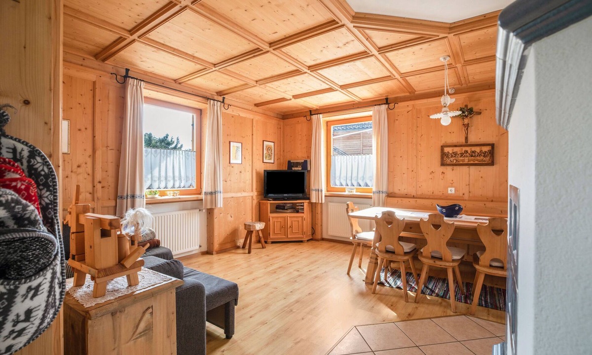 Mendel Pass House | Mendelhaus Holiday Home with Mountain View, Private Garden and Wi-Fi