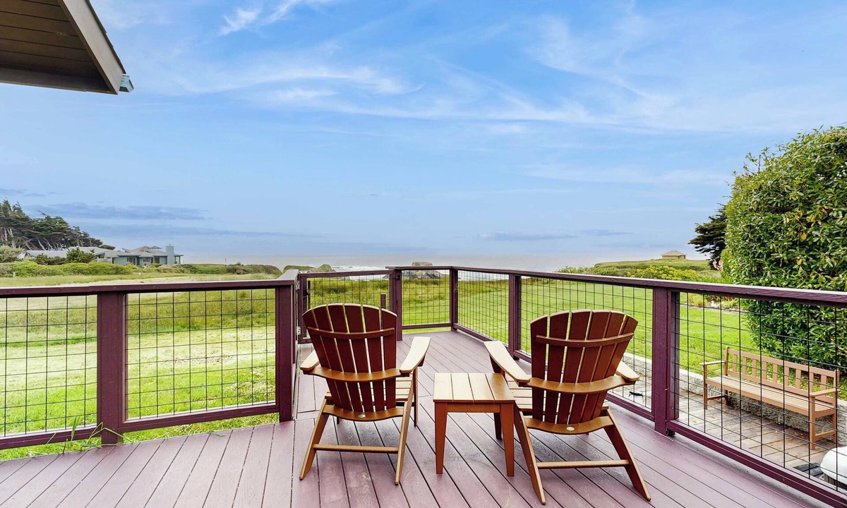 Caspar House | Mendocino Oceanfront Home - Hot Tub & BBQ