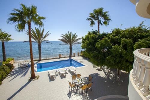 Larnaca House | Meneou Beachfront Villa Sunset