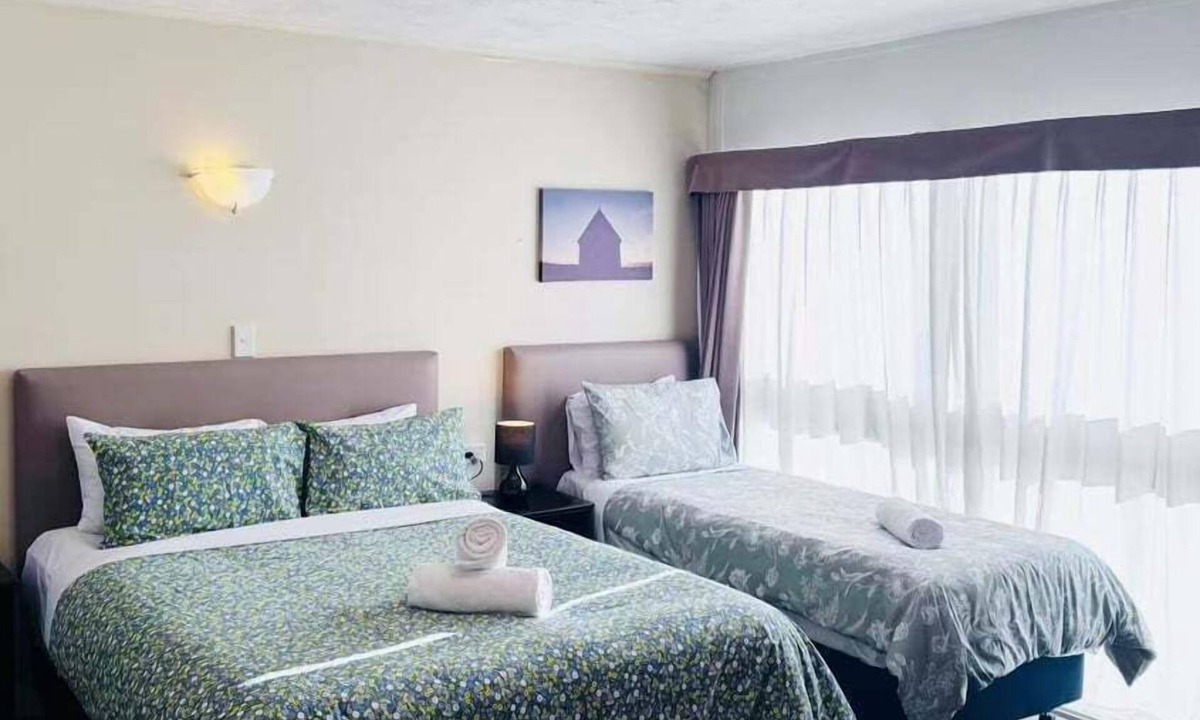 Merivale Apartment | Merivale Court Large Studio-Unit 3
