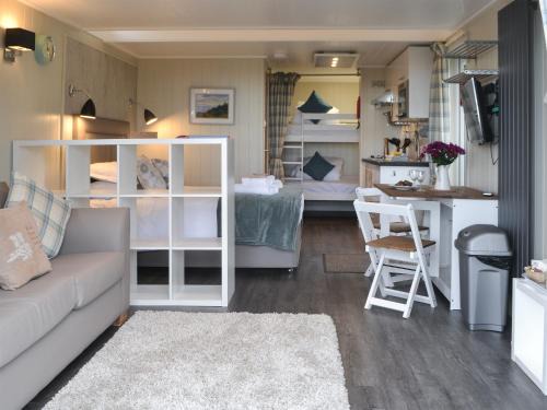 Westward House | Merlin's Cabin