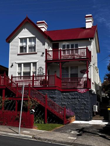 Devonport House | Mersey River Cottage (cir 1888) Central location with Amazing Ocean and Habour Views.