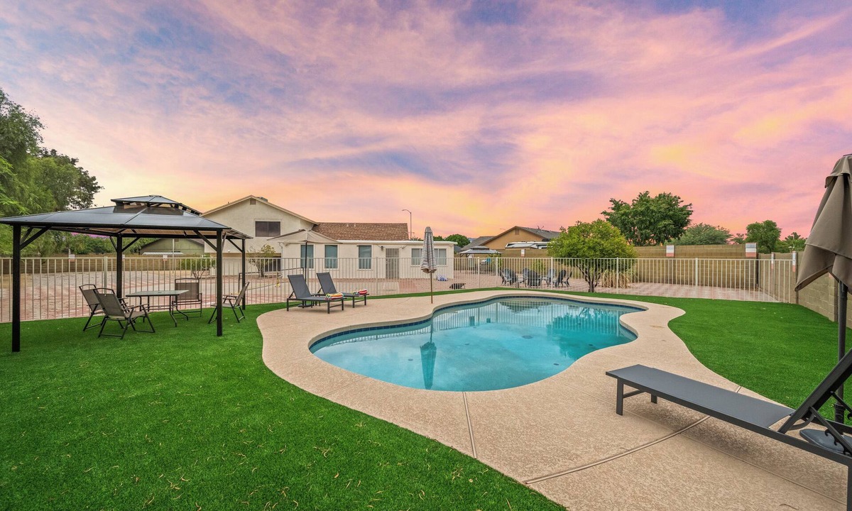 East Mesa House | Mesa Oasis 6BR Heated Pool Hot Tub Pickleball Sleeps 20