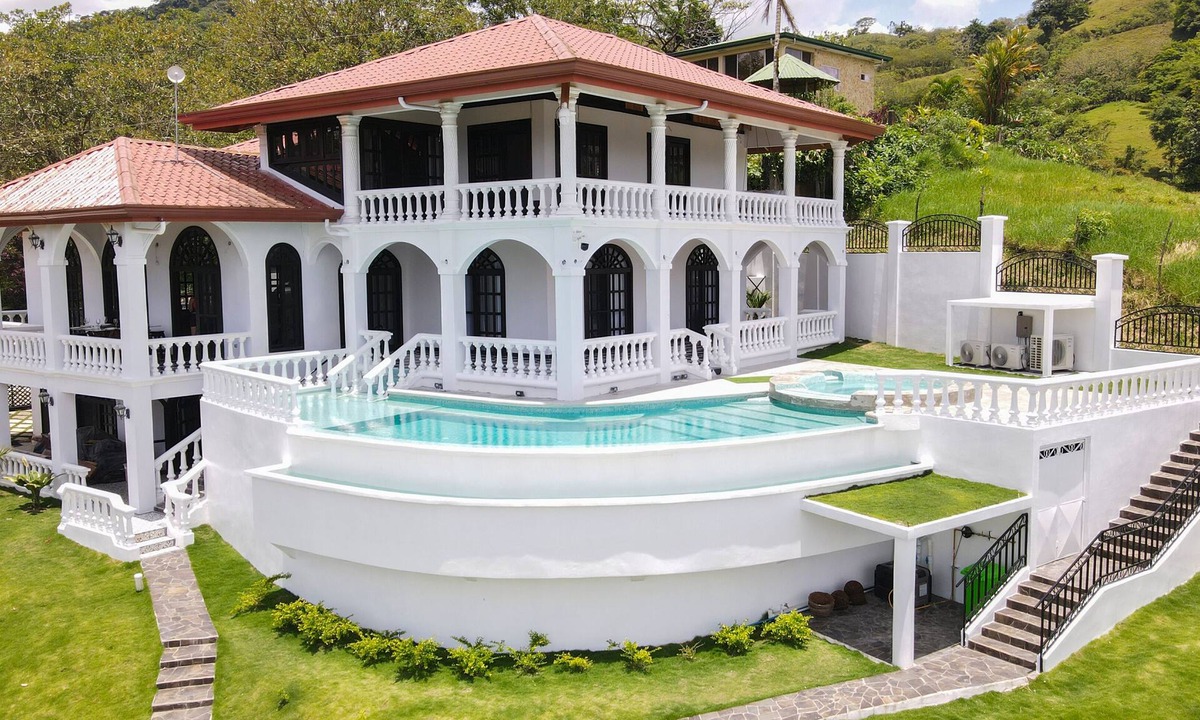 El Castillo Villa | Mesmerizing Volcano Villa Infinity Pool + Hot Tubes
