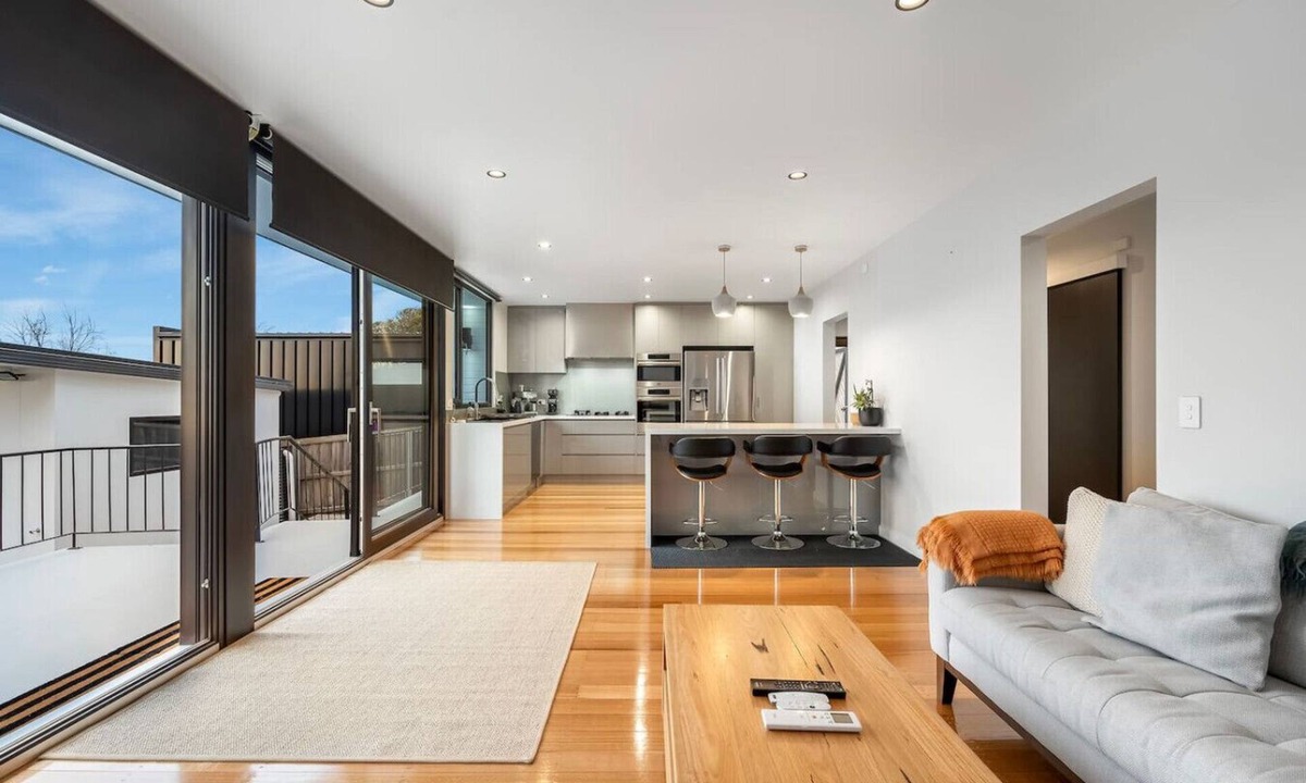 Lenah Valley Apartment | Meticulously Upgraded Home with Valley Views