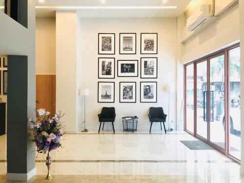 Maha Phruttharam Hotel | Metro hotel