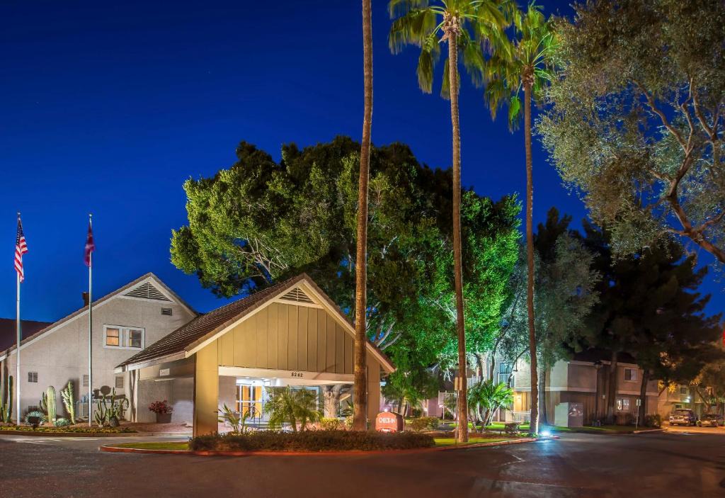 North Mountain Apartment | Metro PHX Downstairs 2bd sleeps 6 modern design best location amenities