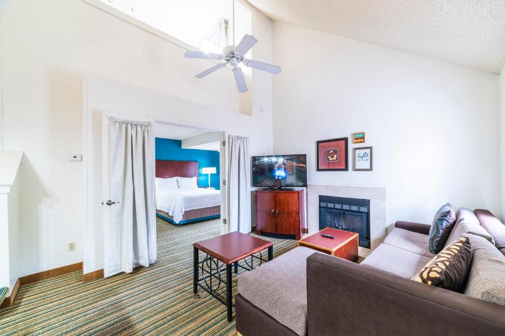 North Mountain Apartment | Metro PHX Upstairs open plan 1bd plus LOFT sleeps 6 modern design HEATED POOL