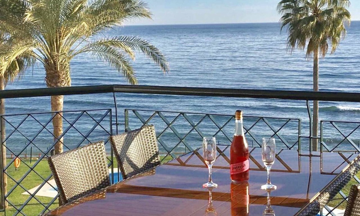 Sitio de Calahonda Apartment | MI CAPRICHO 16 BEACHFRONT APARTMENT