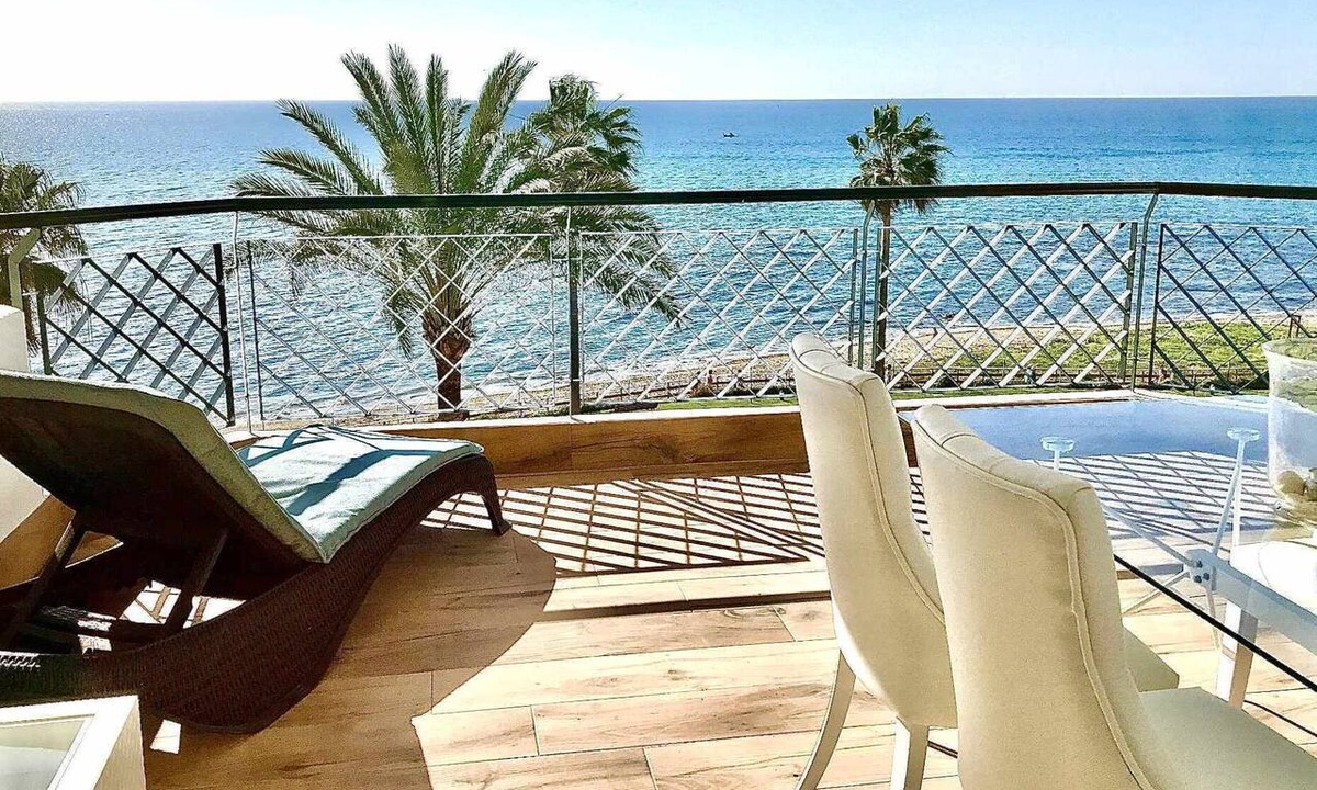 Sitio de Calahonda Apartment | MI CAPRICHO 17 Beachfront Apartment