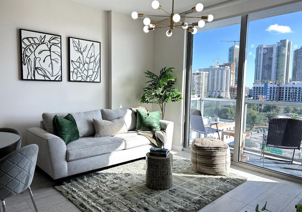 Northeast Miami Apartment | Miami design district, view of the bay - city