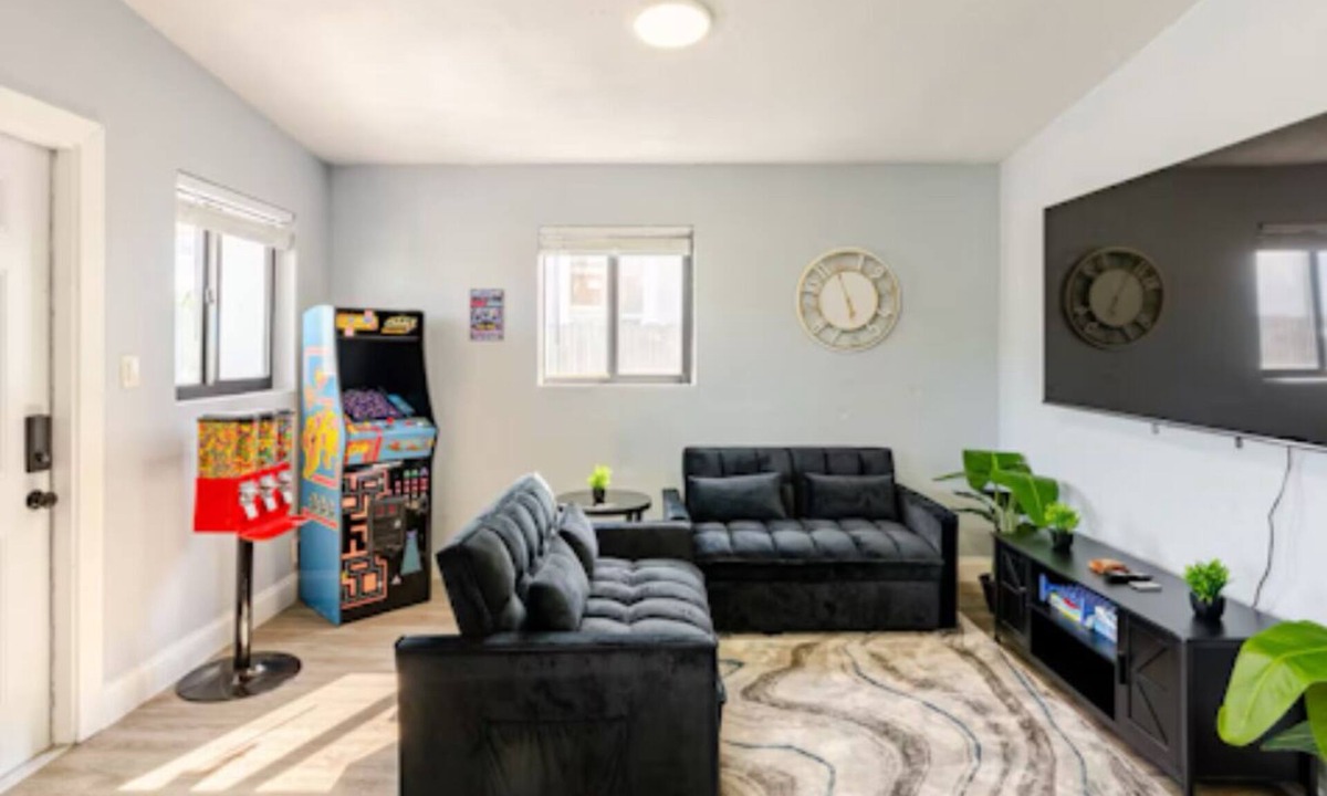 Liberty City House | Miami home very central, close to Wynwood/downtown/Little Havana/coconut grove