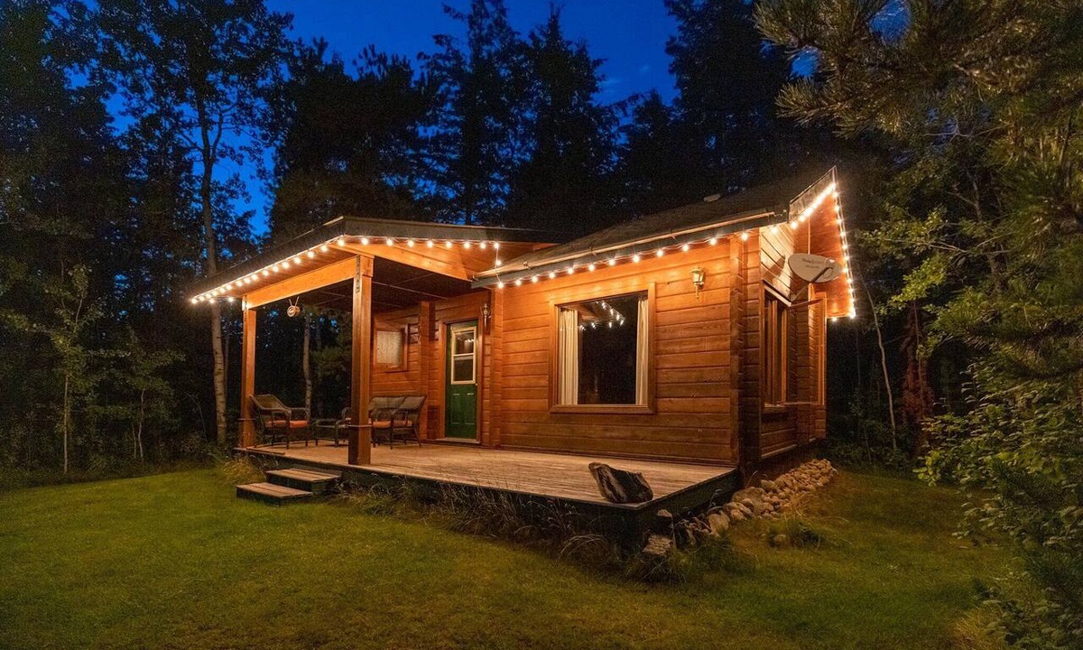 Tete Jaune Cache Hotel | Mica Mountain Lodge & Bear cabin at Mt Robson Park near Jasper National Park