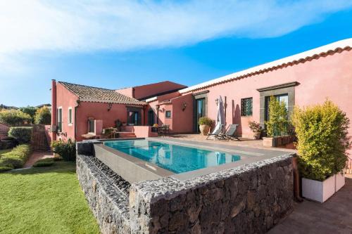 Viagrande Villa | Micanera House