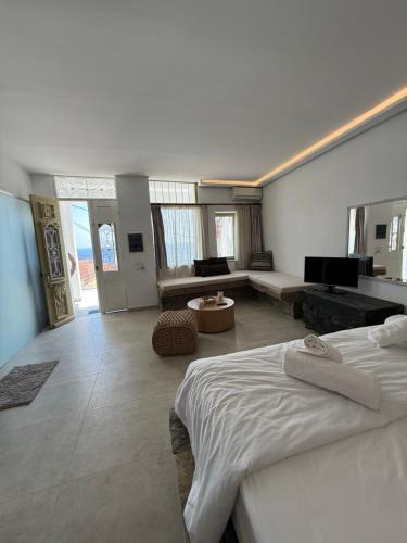 Plomari House | Michalelis cave & loft