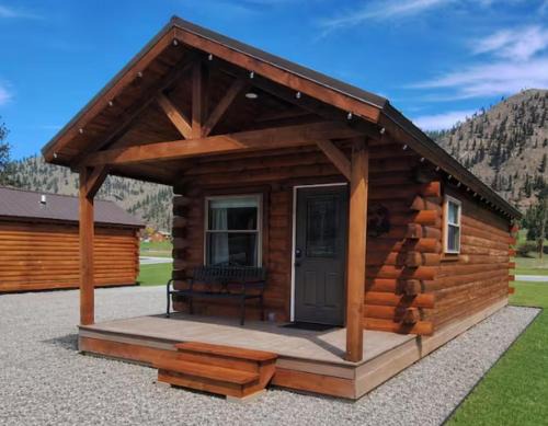 Superior Cabin | Micham's Clark Fork River Retreat - River Front, Mountain View, Fire Pit - Cabin 1