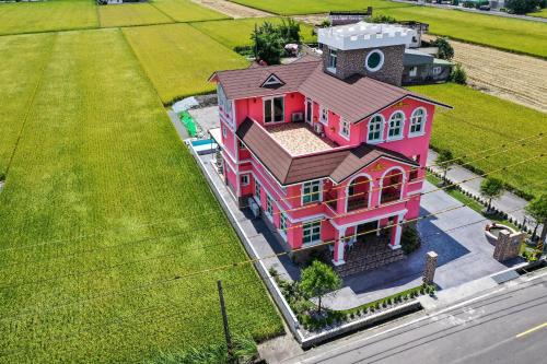 Wujie Bed & Breakfast | Michelin Castle
