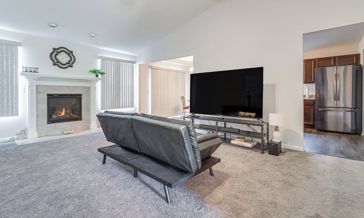 Romulus House | Michigan Home w/Yard, 3 Mi to Detroit Airport