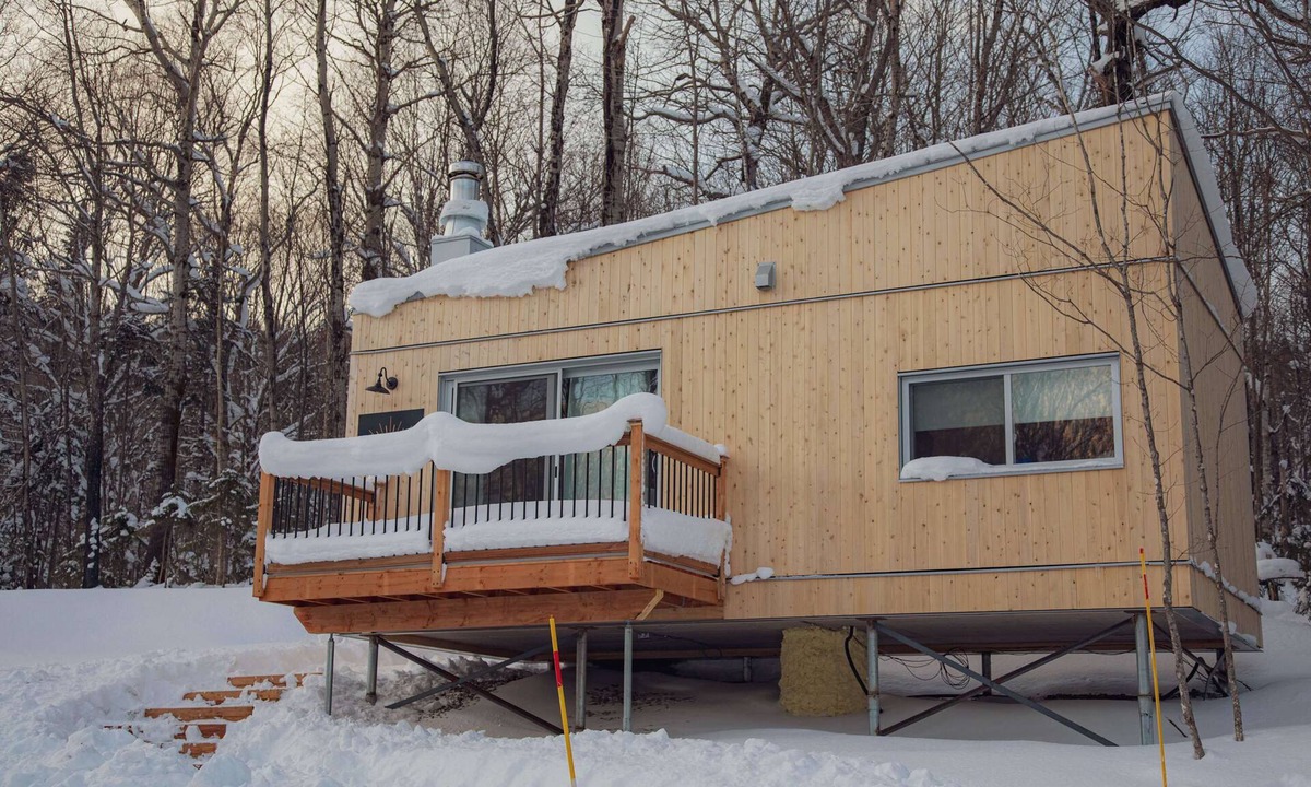 Notre-Dame-Auxiliatrice-de-Buckland Ski Chalet | Micro-Cabine int the Mountains | Solstice 3