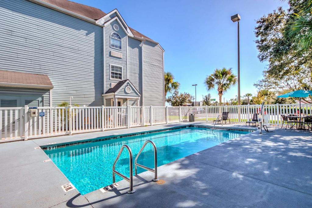 Zephyrhills Hotel | Microtel Inn and Suites - Zephyrhills