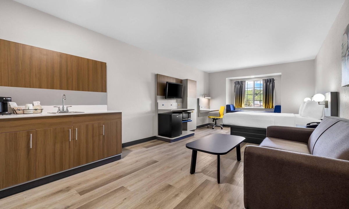 Southside Hotel | Microtel Inn & Suites by Wyndham Prairie du Chien