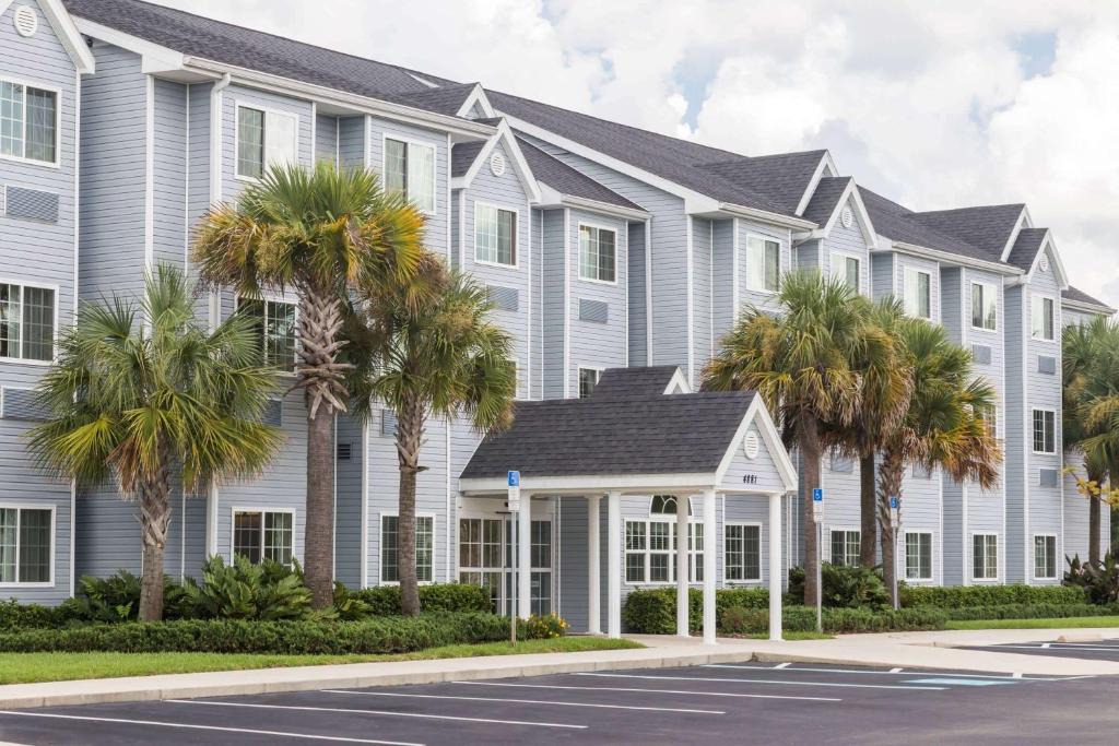 Spring Hill Hotel | Microtel Inn & Suites by Wyndham Spring Hill/Weeki Wachee