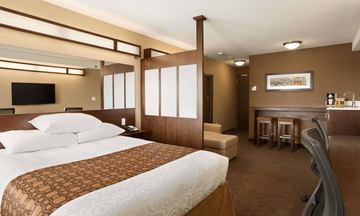 Blackfalds Hotel | Microtel Inn & Suites by Wyndham Blackfalds Red Deer North