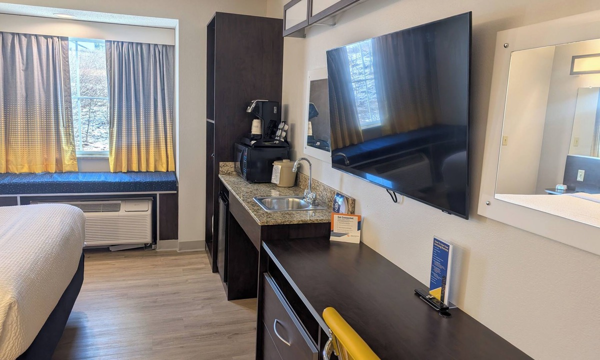 Triadelphia Hotel | Microtel Inn & Suites by Wyndham Wheeling at Highlands