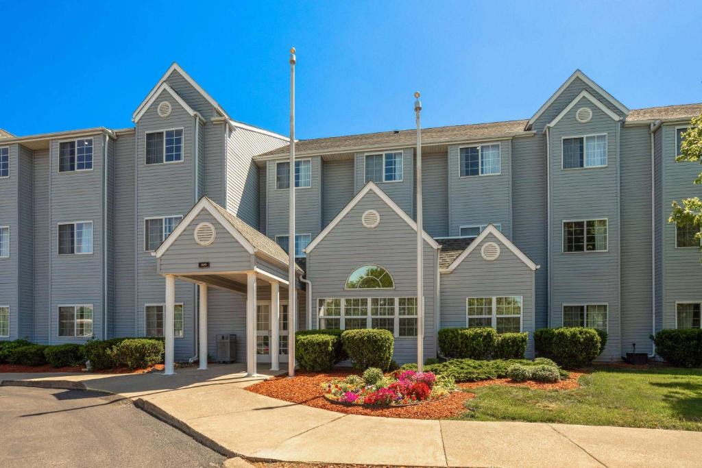 Thurston Hotel | Microtel Inn & Suites by Wyndham Ann Arbor