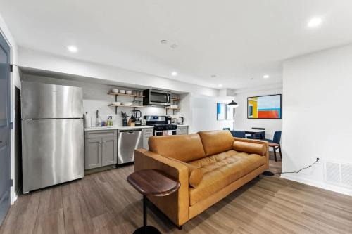 Bloomingdale House | Mid-Century DC Condo Central Bloomingdale 2BR & 1BA #DCottage