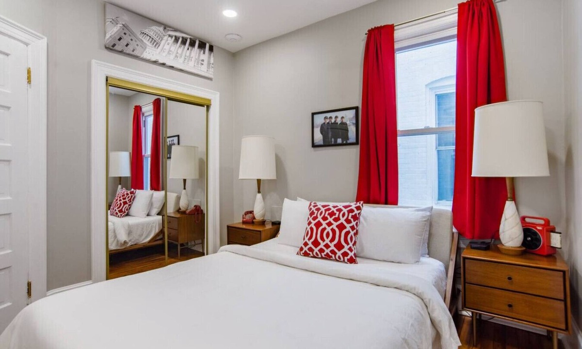 Truxton Circle Condo | Mid-Century Marvel Steps from Restaurants and Bars